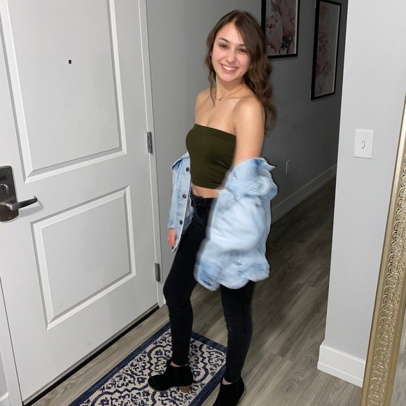 Meet your Posher, Clarice - Picture 1 of 1